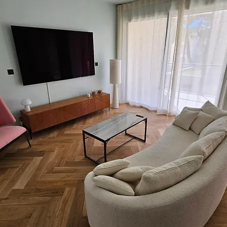 Superbe Idealement Situe Appartement *